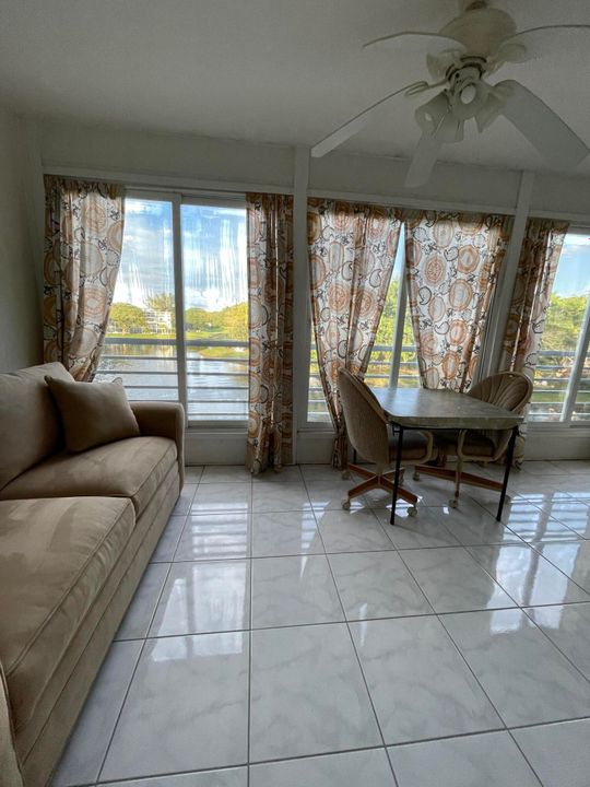 For Sale: $100,000 (1 beds, 1 baths, 715 Square Feet)