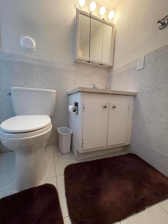 For Sale: $100,000 (1 beds, 1 baths, 715 Square Feet)