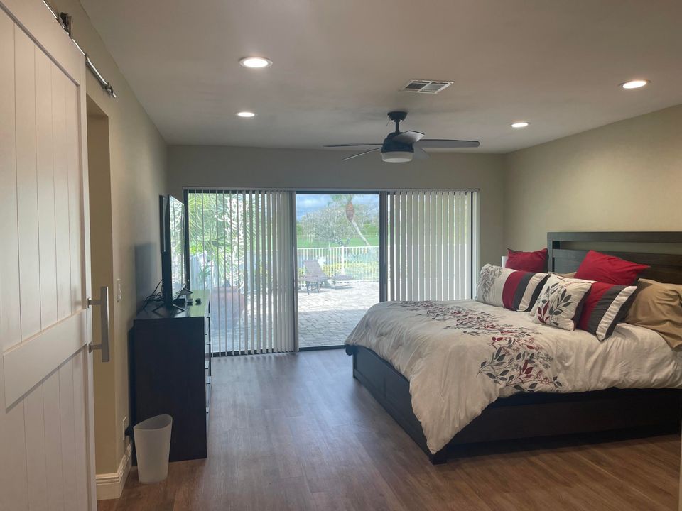 出租: $10,500 (2 贝兹, 2 浴室, 2820 平方英尺)