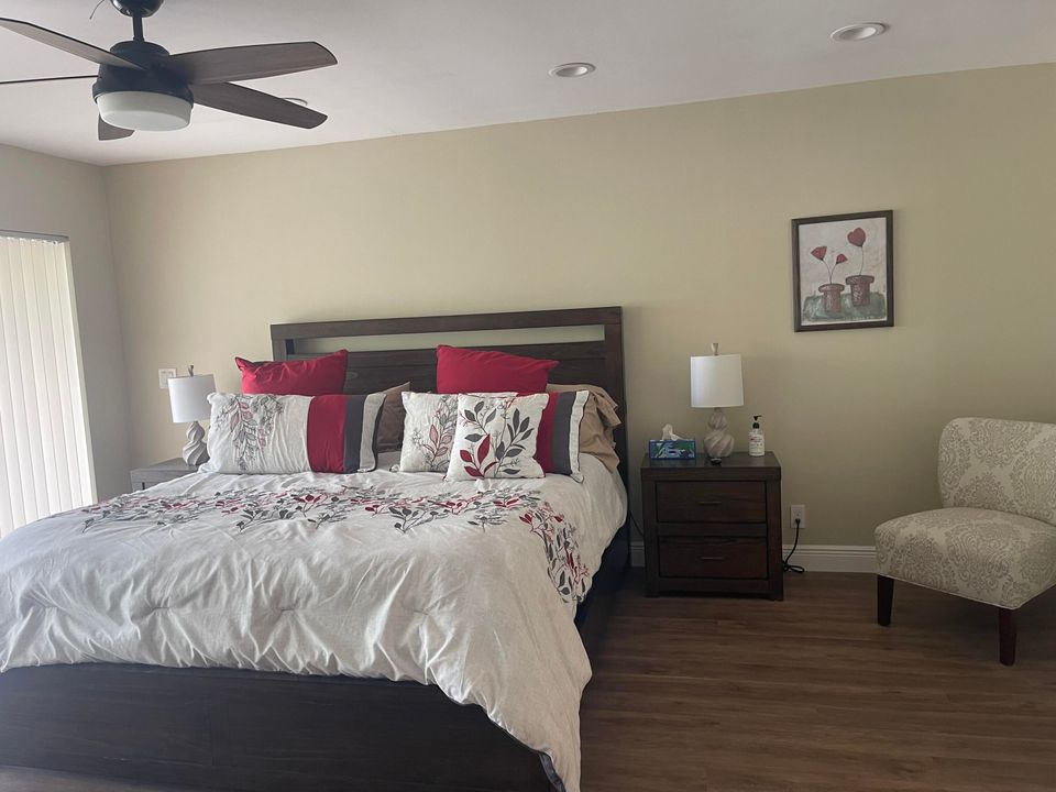 出租: $10,500 (2 贝兹, 2 浴室, 2820 平方英尺)