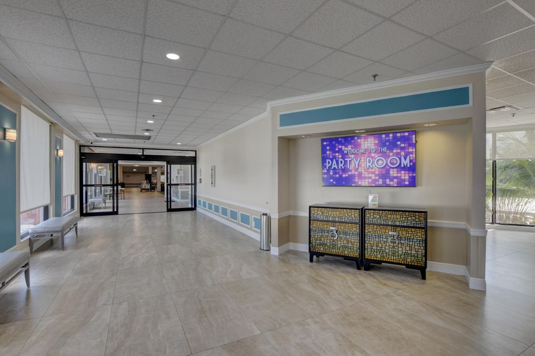 For Sale: $100,000 (1 beds, 1 baths, 715 Square Feet)