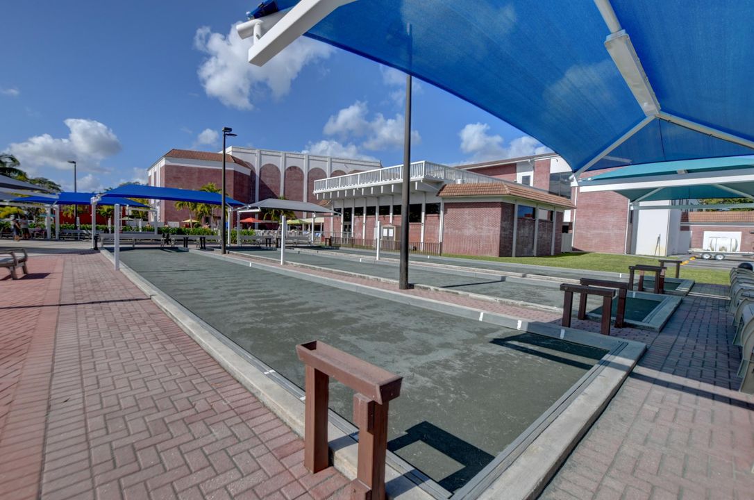 For Sale: $100,000 (1 beds, 1 baths, 715 Square Feet)