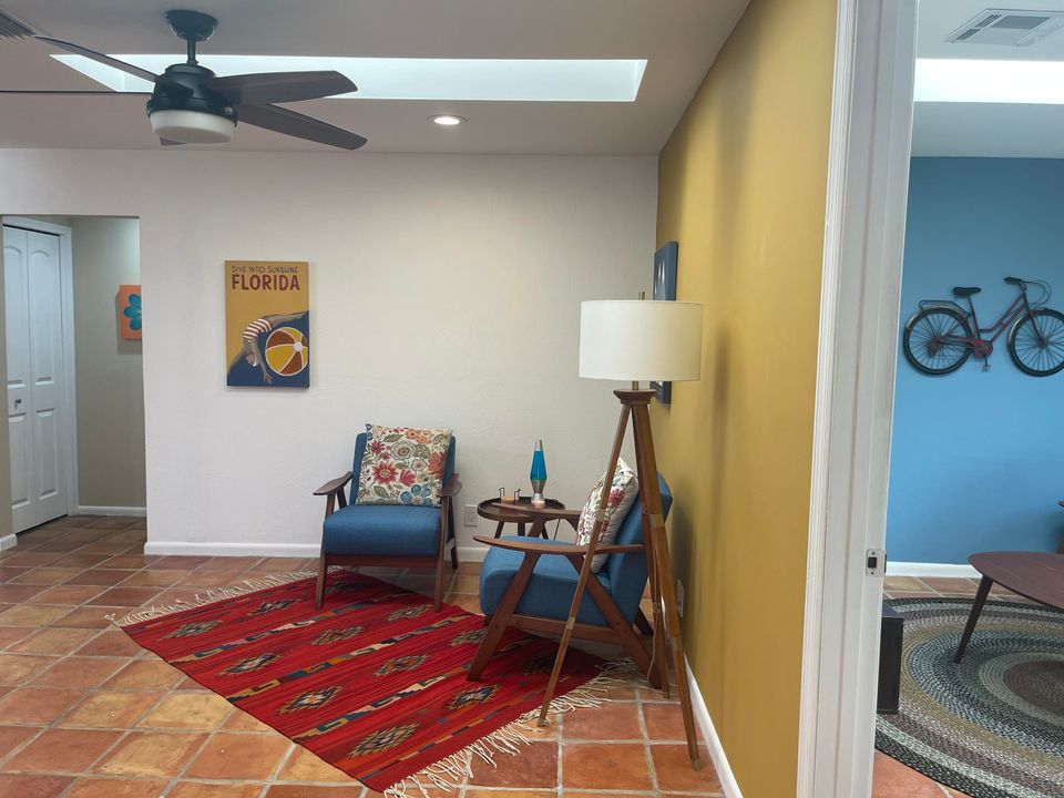 出租: $10,500 (2 贝兹, 2 浴室, 2820 平方英尺)