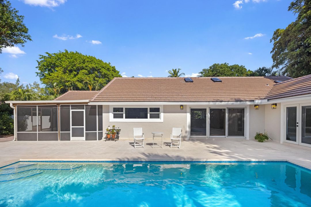 For Sale: $2,495,000 (3 beds, 2 baths, 2116 Square Feet)