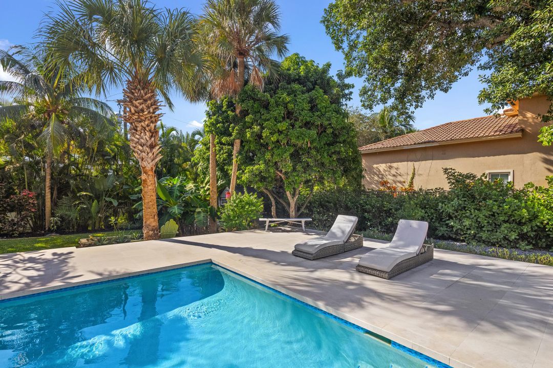 For Sale: $2,495,000 (3 beds, 2 baths, 2116 Square Feet)