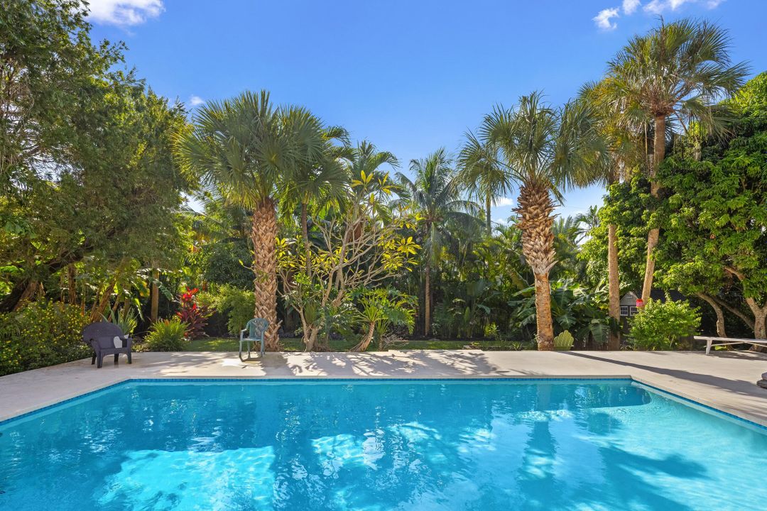 For Sale: $2,495,000 (3 beds, 2 baths, 2116 Square Feet)