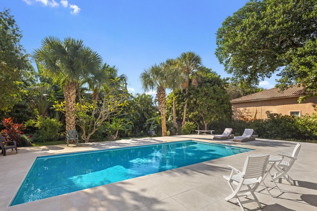 For Sale: $2,495,000 (3 beds, 2 baths, 2116 Square Feet)