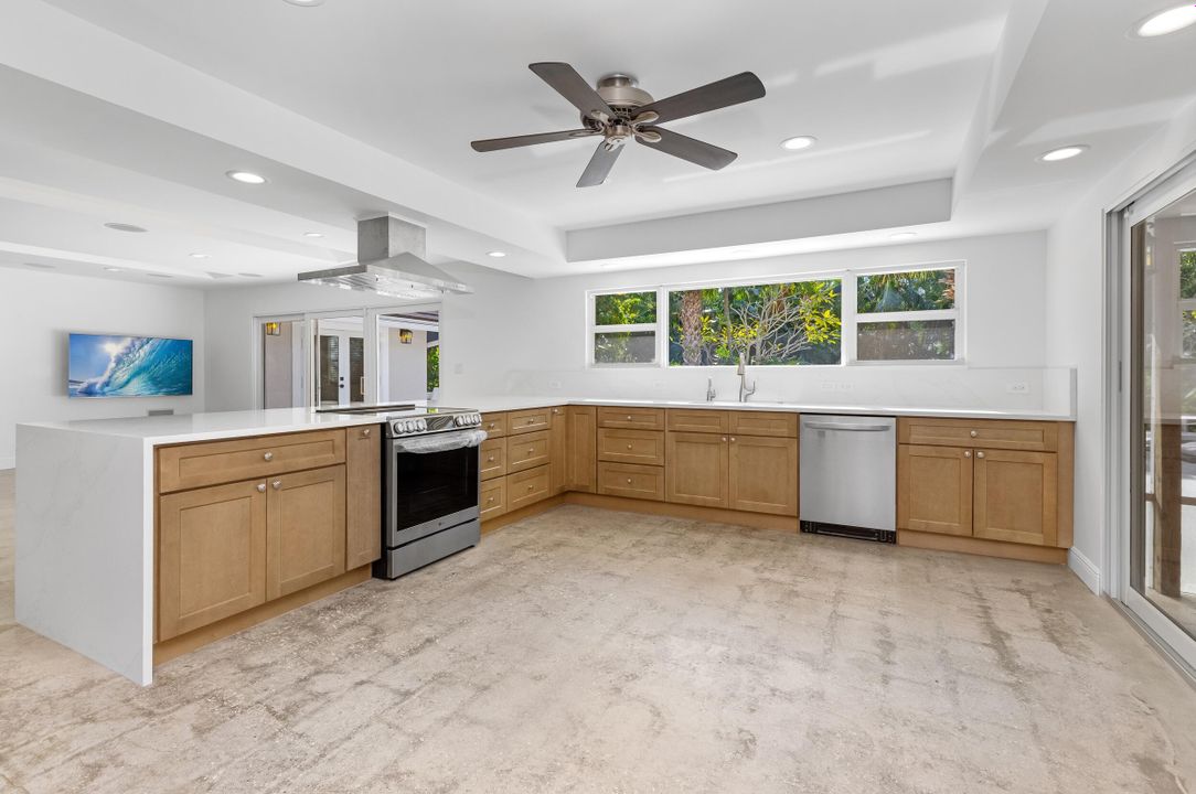 For Sale: $2,495,000 (3 beds, 2 baths, 2116 Square Feet)