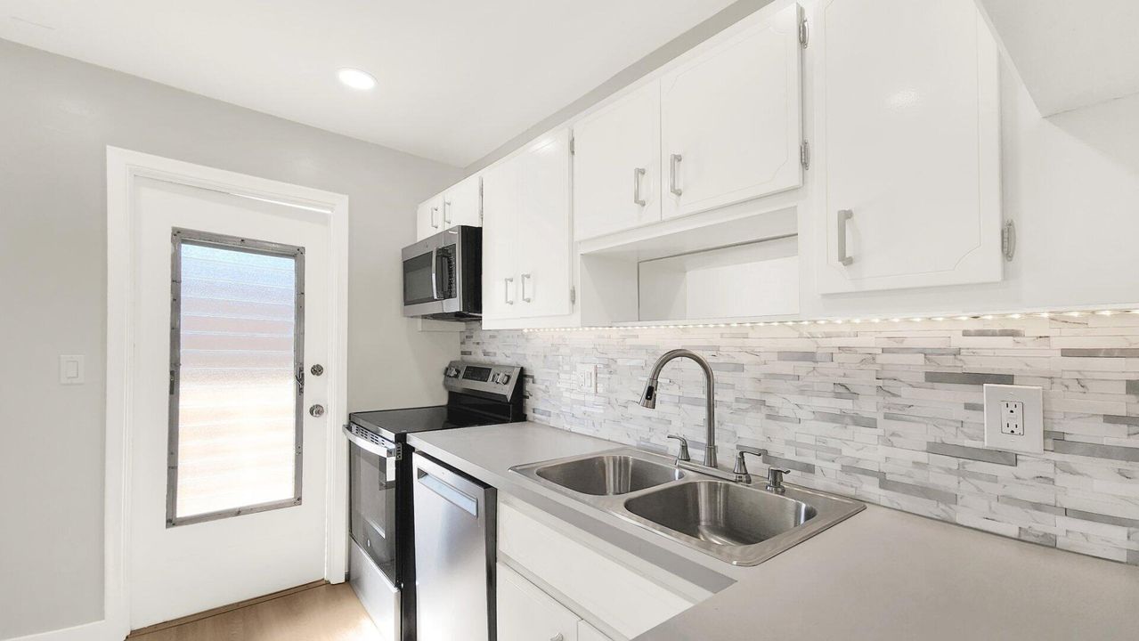 En Venta: $214,900 (2 camas, 2 baños, 1014 Pies cuadrados)