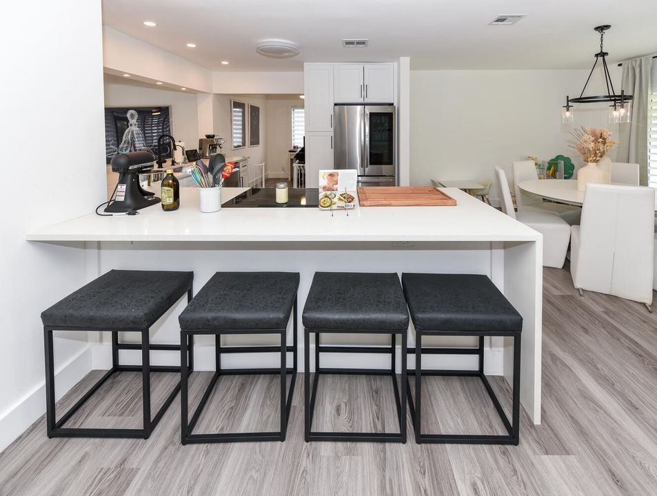 For Rent: $6,500 (3 beds, 2 baths, 2155 Square Feet)