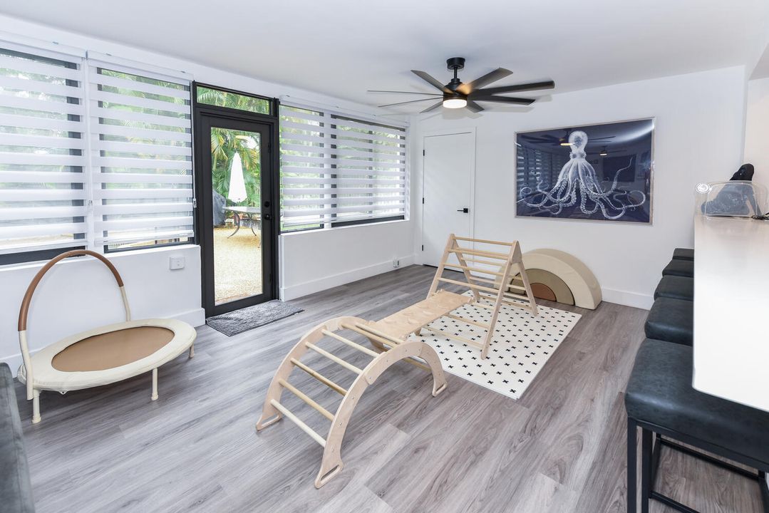 For Rent: $6,500 (3 beds, 2 baths, 2155 Square Feet)