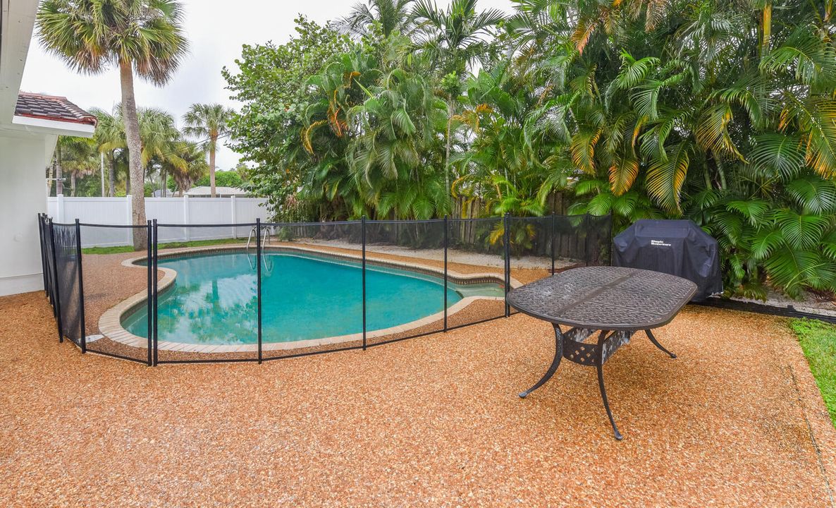 For Rent: $6,500 (3 beds, 2 baths, 2155 Square Feet)