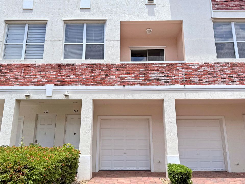 В аренду: $2,150 (2 спален, 2 ванн, 1250 Квадратных фут)