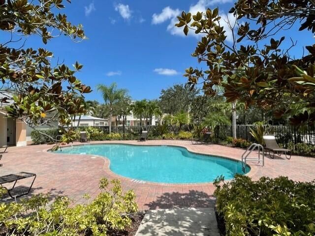 В аренду: $2,150 (2 спален, 2 ванн, 1250 Квадратных фут)