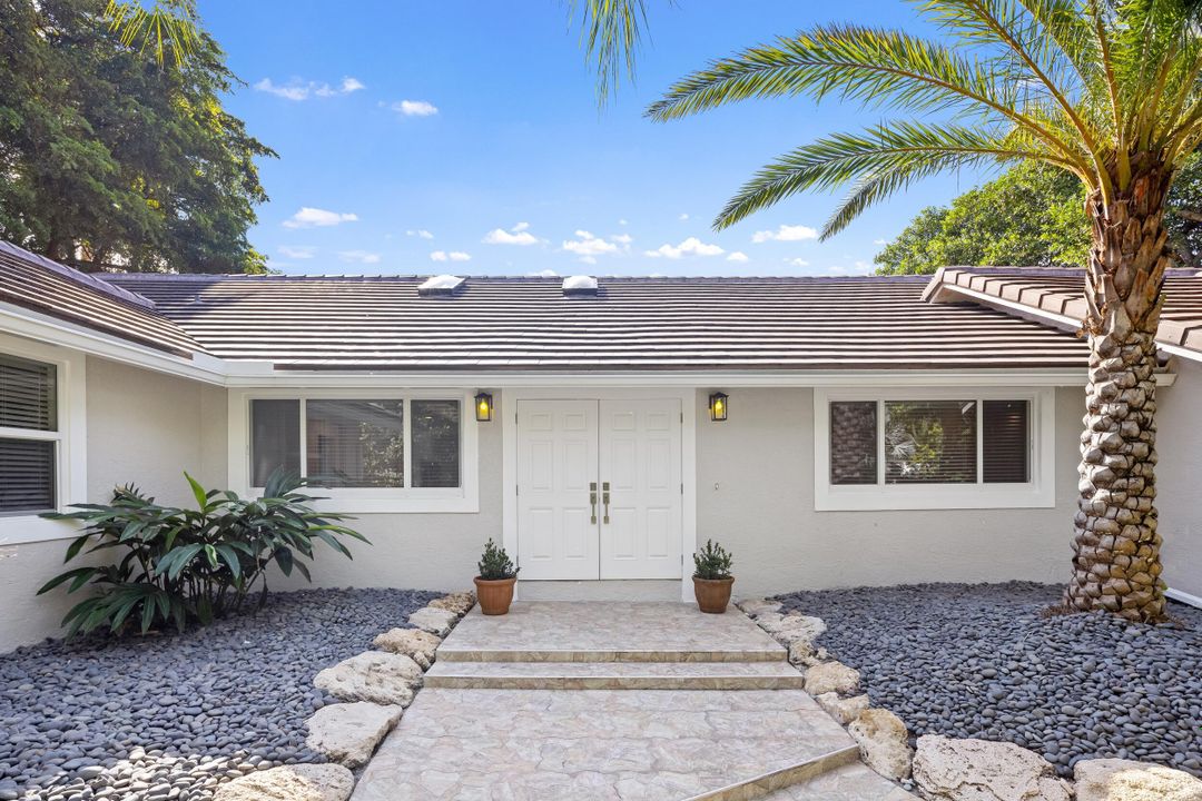 For Sale: $2,495,000 (3 beds, 2 baths, 2116 Square Feet)