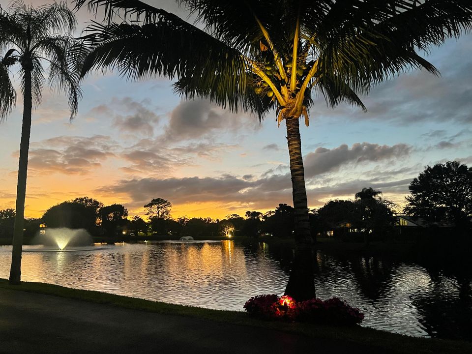 出租: $10,500 (2 贝兹, 2 浴室, 2820 平方英尺)