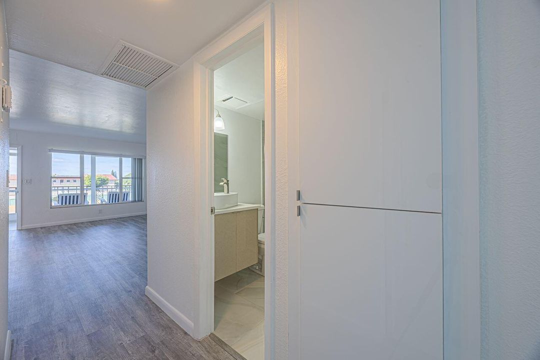 For Sale: $247,500 (2 beds, 2 baths, 1090 Square Feet)