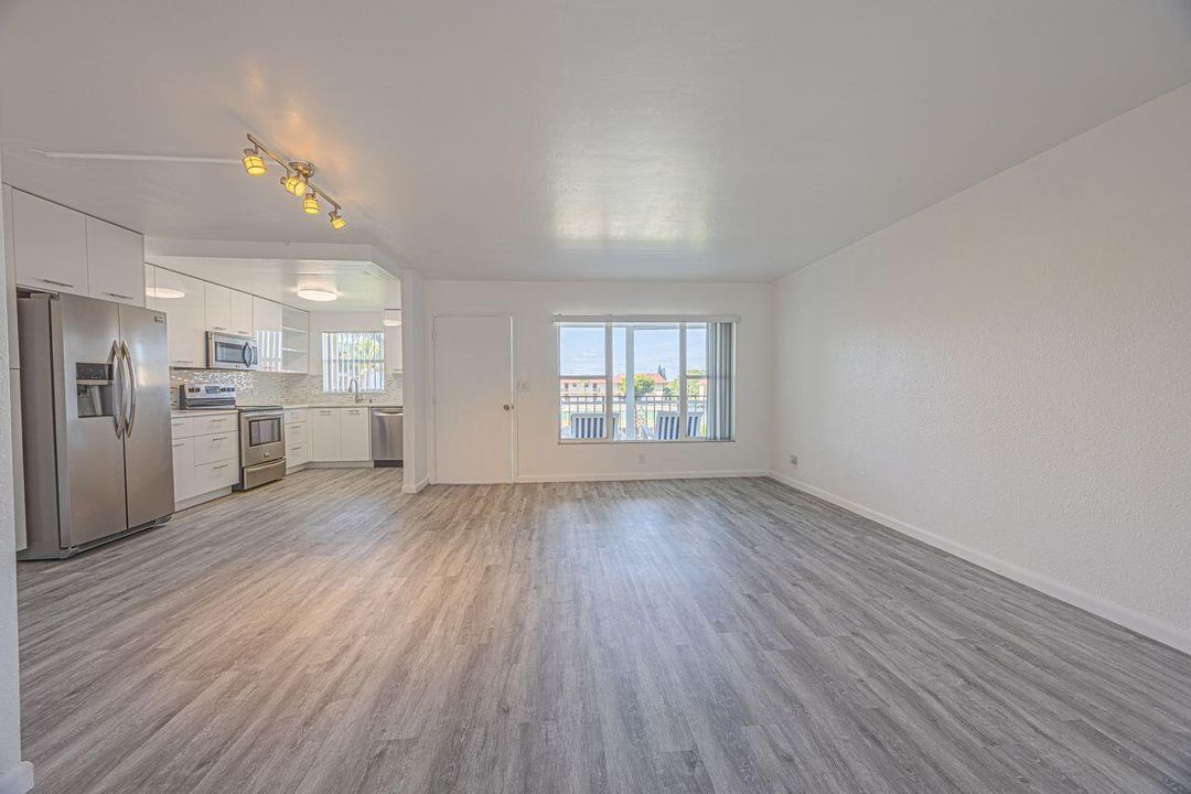 For Sale: $247,500 (2 beds, 2 baths, 1090 Square Feet)