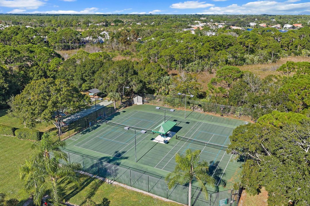 For Sale: $499,000 (3 beds, 2 baths, 2017 Square Feet)