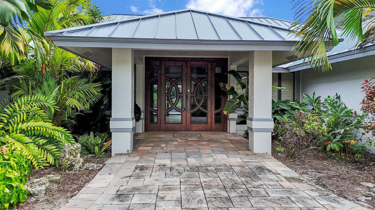 合同活跃: $7,500 (3 贝兹, 3 浴室, 3256 平方英尺)