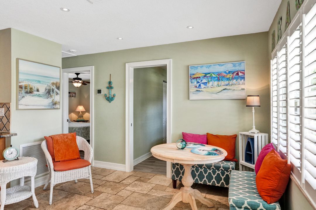 For Rent: $3,100 (2 beds, 1 baths, 816 Square Feet)