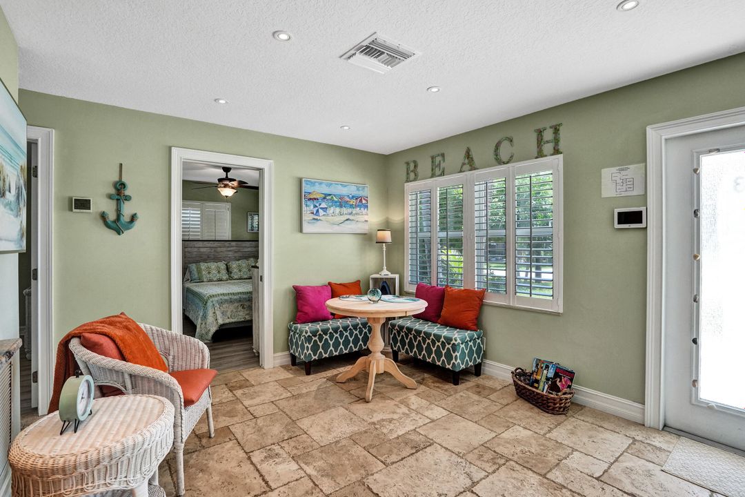 For Rent: $3,100 (2 beds, 1 baths, 816 Square Feet)