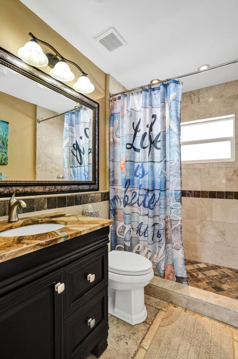 For Rent: $3,100 (2 beds, 1 baths, 816 Square Feet)