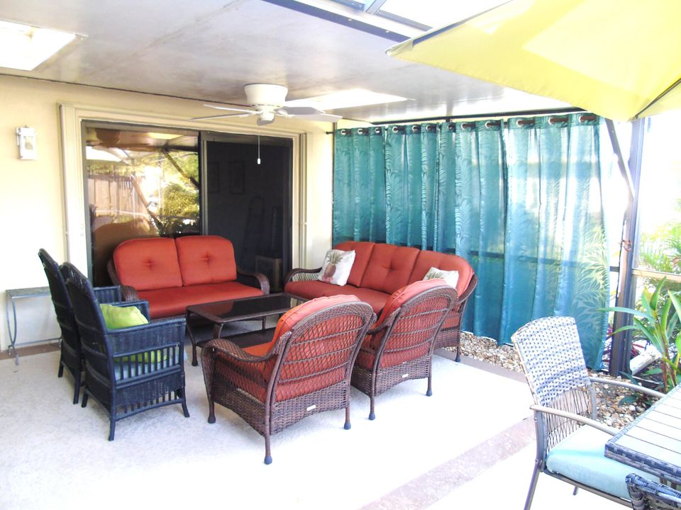 For Sale: $259,900 (2 beds, 2 baths, 1188 Square Feet)