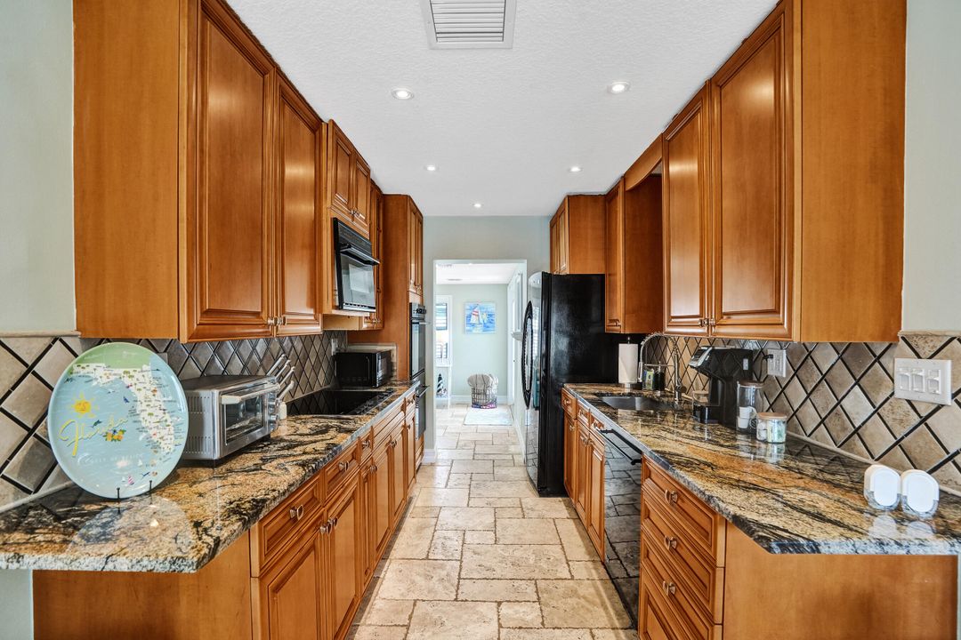 For Rent: $3,100 (2 beds, 1 baths, 816 Square Feet)