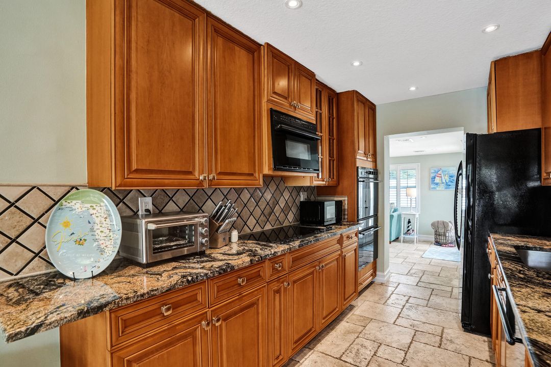 For Rent: $3,100 (2 beds, 1 baths, 816 Square Feet)