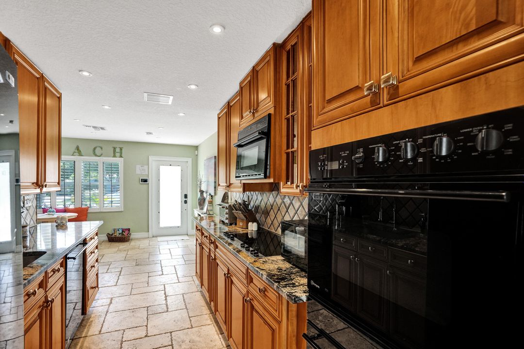 For Rent: $3,100 (2 beds, 1 baths, 816 Square Feet)