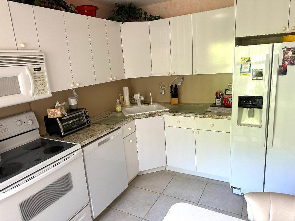 待售: $300,000 (2 贝兹, 2 浴室, 1216 平方英尺)