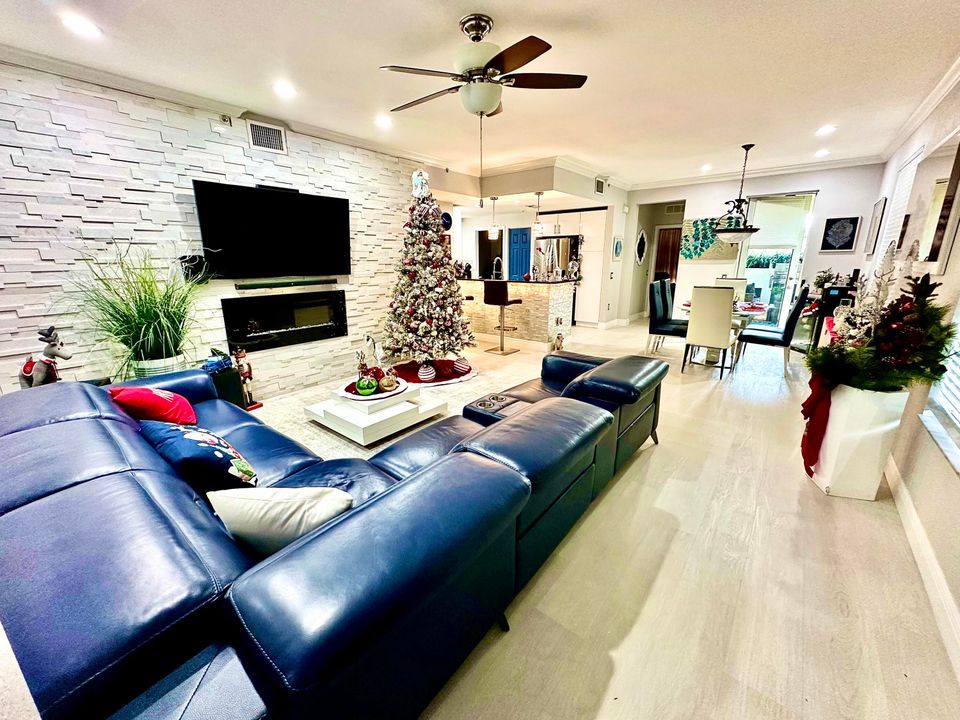 В аренду: $3,800 (2 спален, 2 ванн, 1188 Квадратных фут)