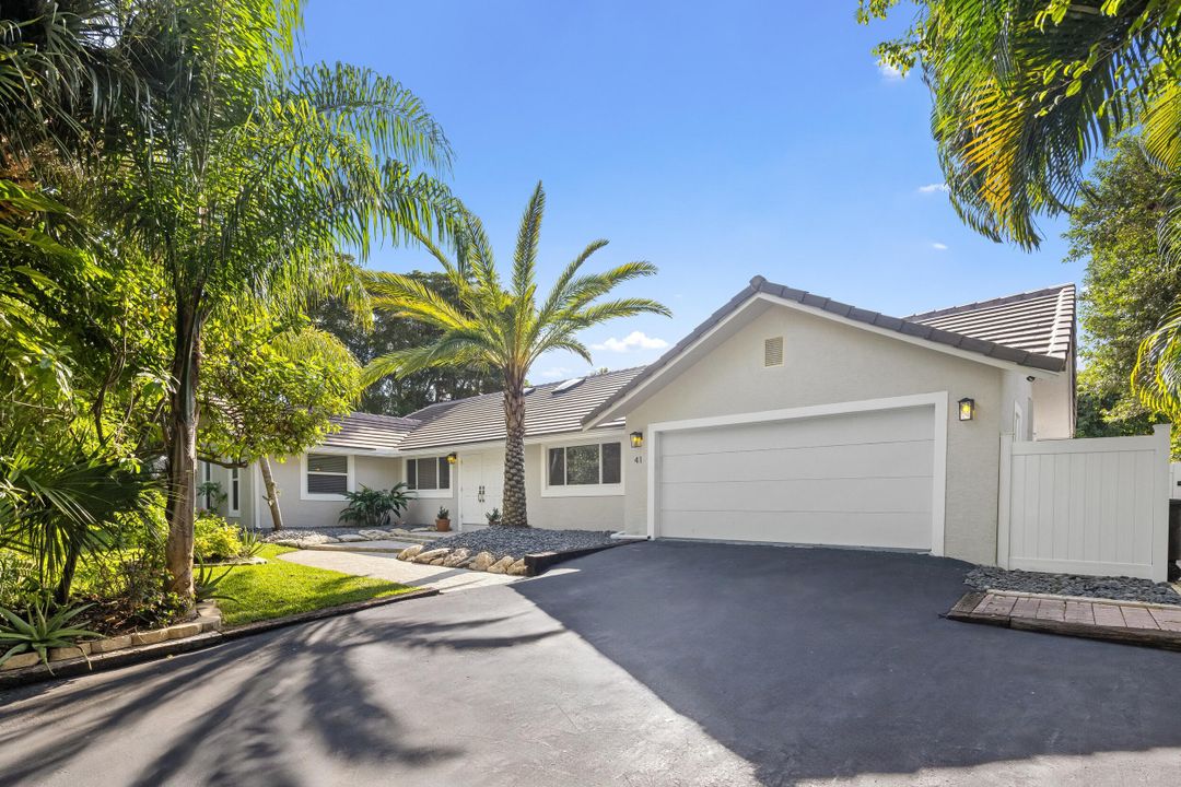 For Sale: $2,495,000 (3 beds, 2 baths, 2116 Square Feet)