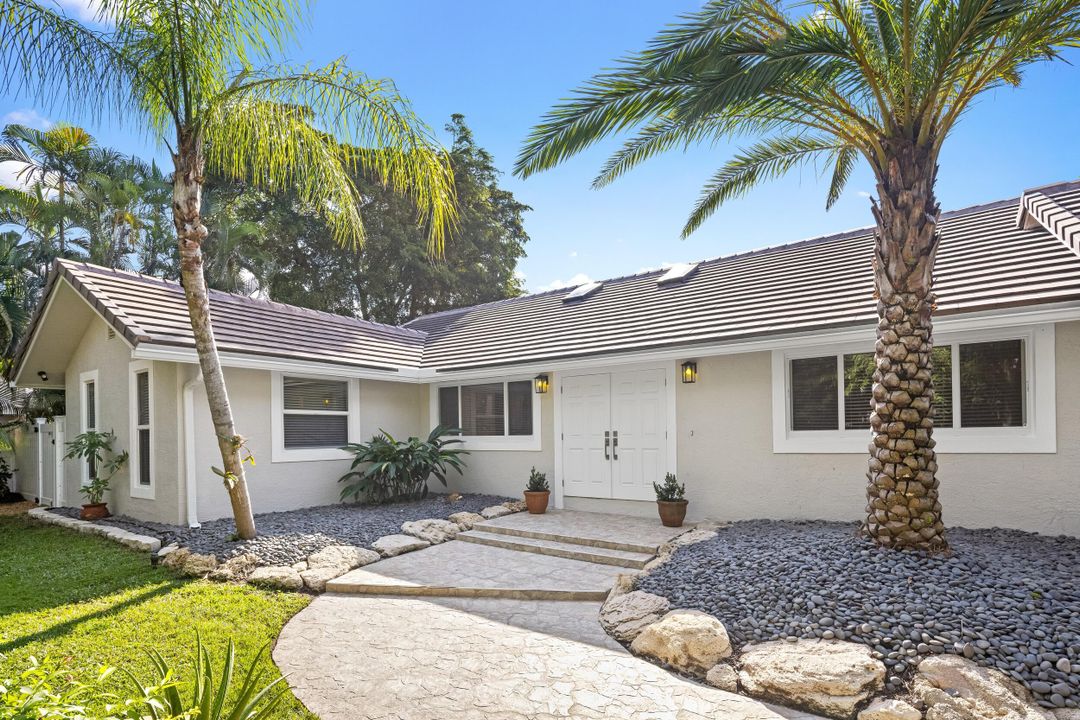 For Sale: $2,495,000 (3 beds, 2 baths, 2116 Square Feet)