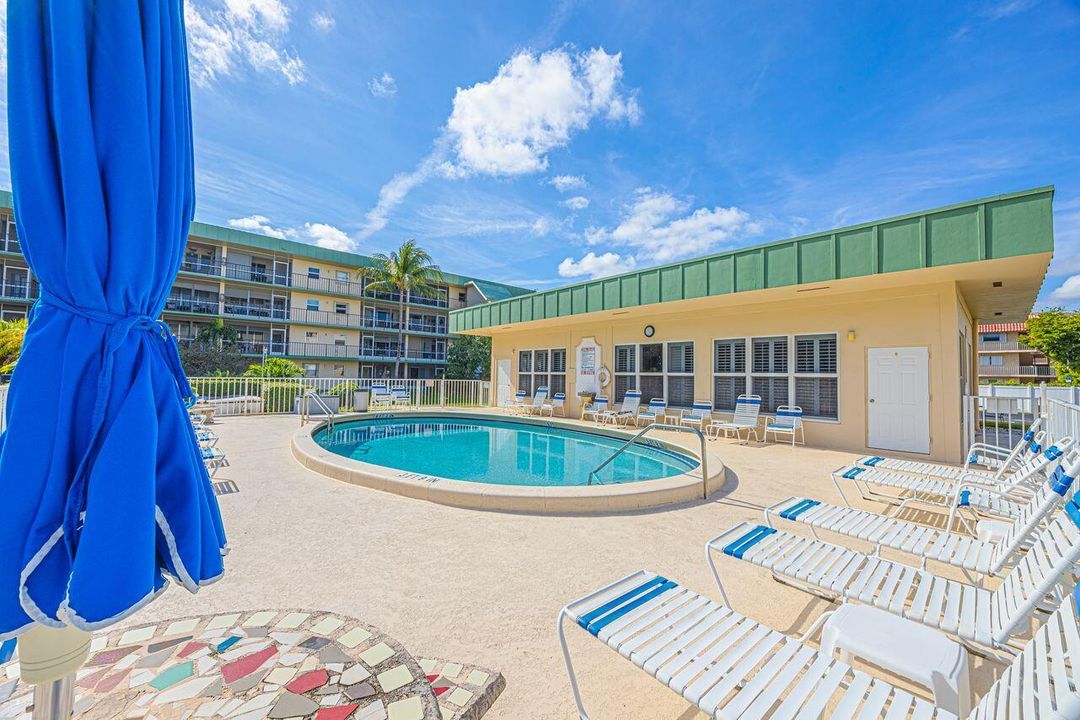 For Sale: $247,500 (2 beds, 2 baths, 1090 Square Feet)