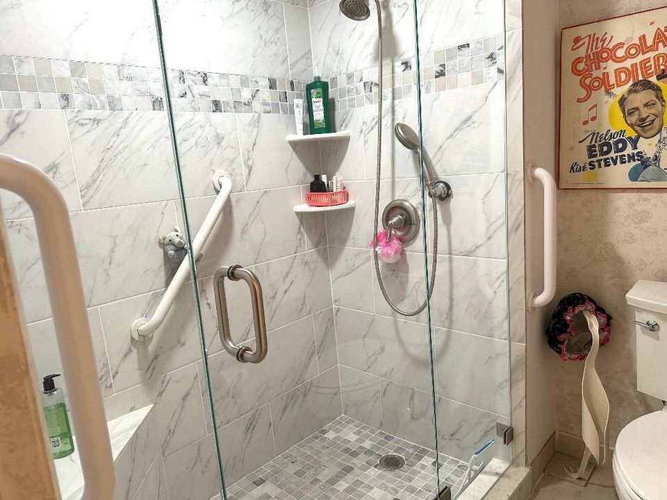 待售: $300,000 (2 贝兹, 2 浴室, 1216 平方英尺)