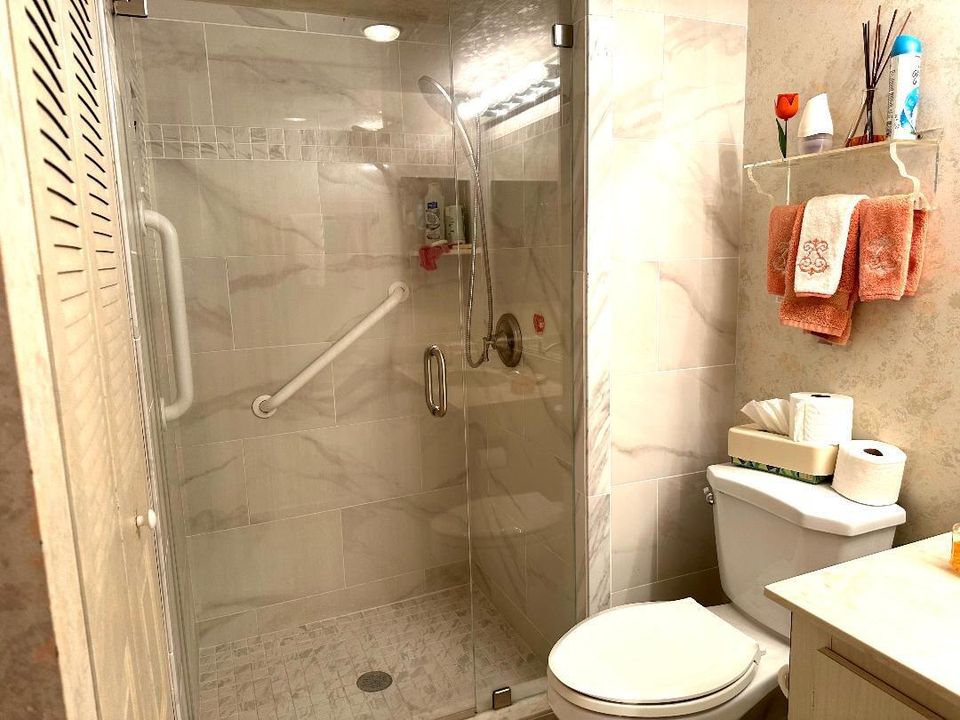 待售: $300,000 (2 贝兹, 2 浴室, 1216 平方英尺)