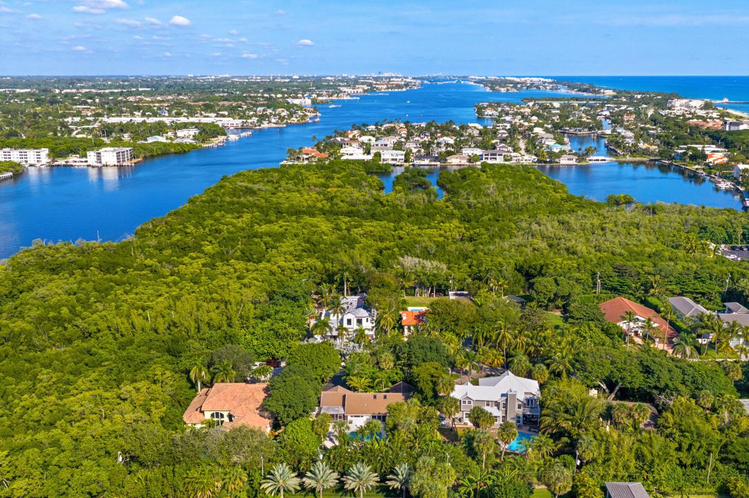 For Sale: $2,495,000 (3 beds, 2 baths, 2116 Square Feet)