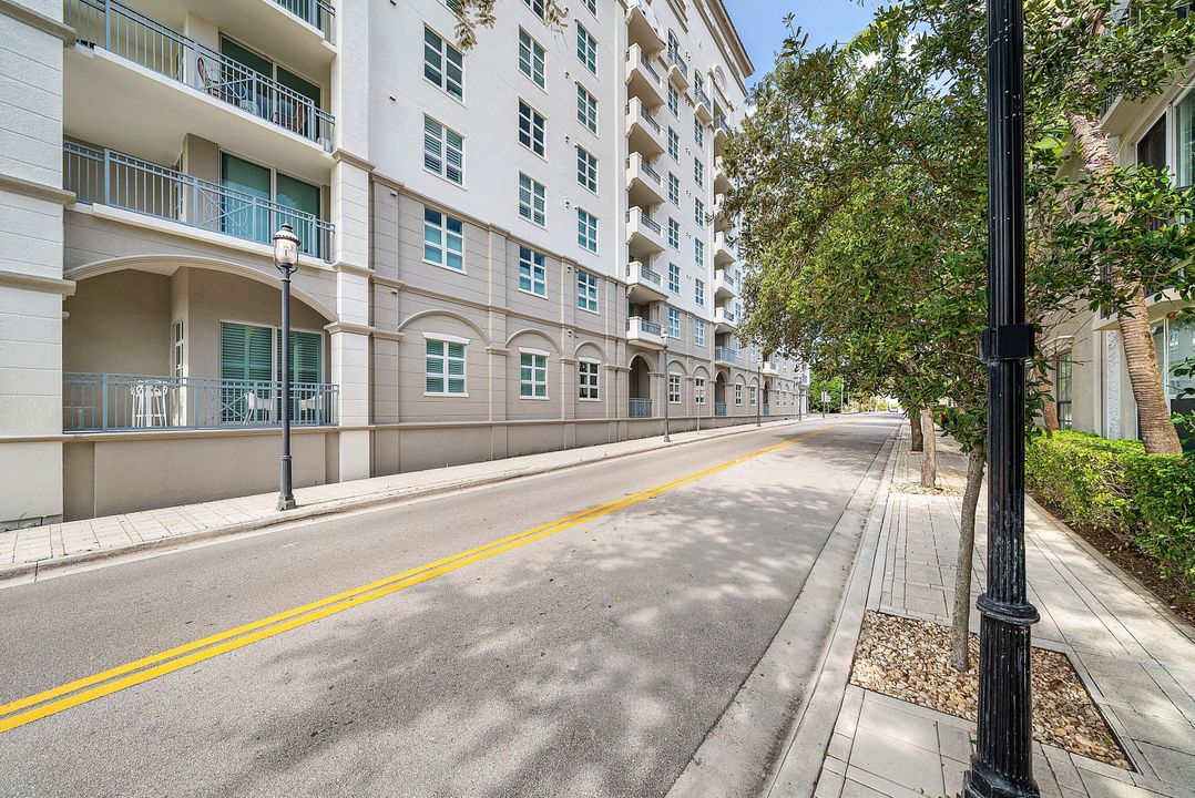 В аренду: $2,800 (2 спален, 2 ванн, 1063 Квадратных фут)