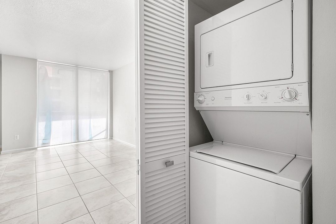 В аренду: $2,800 (2 спален, 2 ванн, 1063 Квадратных фут)