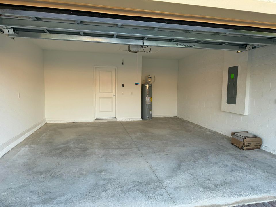 For Rent: $2,750 (5 beds, 2 baths, 2326 Square Feet)