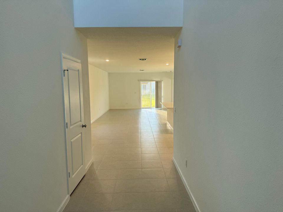 For Rent: $2,750 (5 beds, 2 baths, 2326 Square Feet)