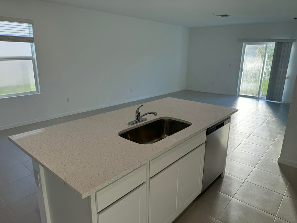 For Rent: $2,750 (5 beds, 2 baths, 2326 Square Feet)