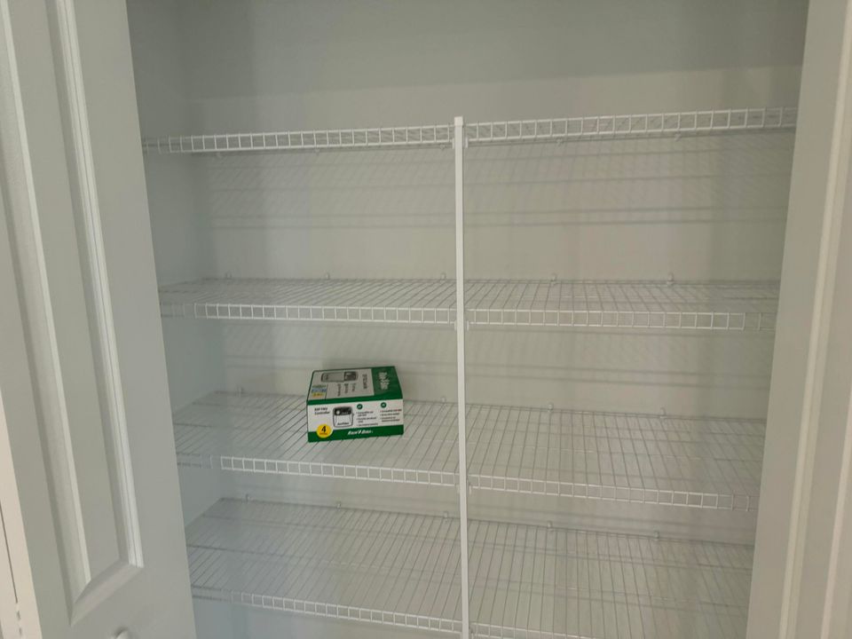 For Rent: $2,750 (5 beds, 2 baths, 2326 Square Feet)