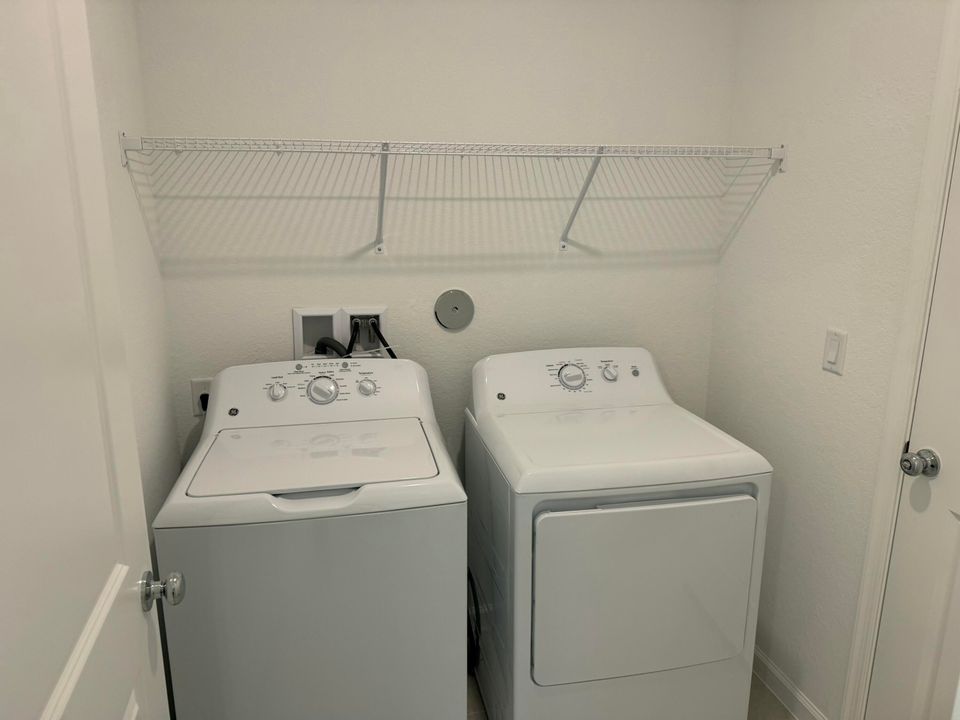 For Rent: $2,750 (5 beds, 2 baths, 2326 Square Feet)