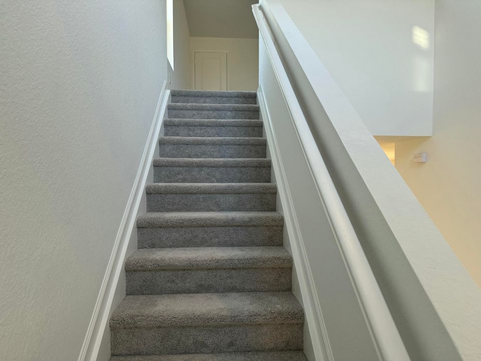 For Rent: $2,750 (5 beds, 2 baths, 2326 Square Feet)