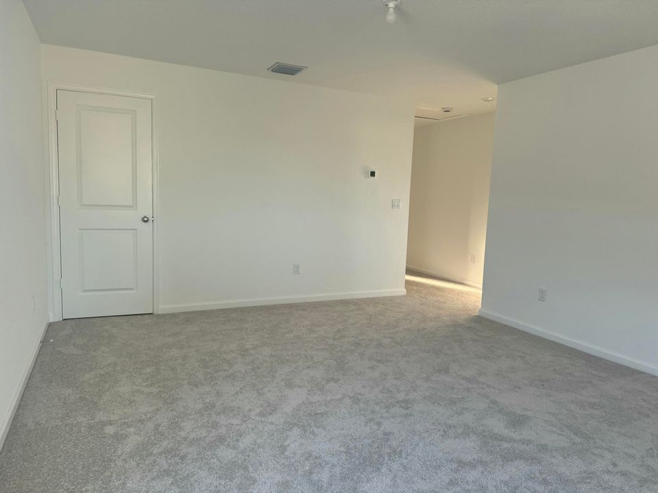 For Rent: $2,750 (5 beds, 2 baths, 2326 Square Feet)