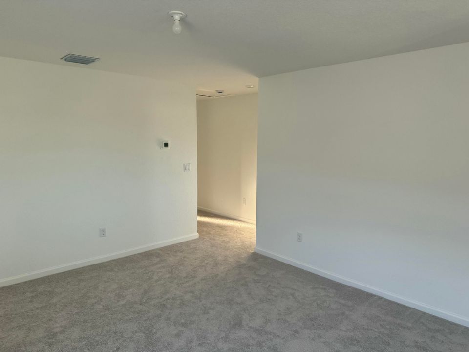 For Rent: $2,750 (5 beds, 2 baths, 2326 Square Feet)