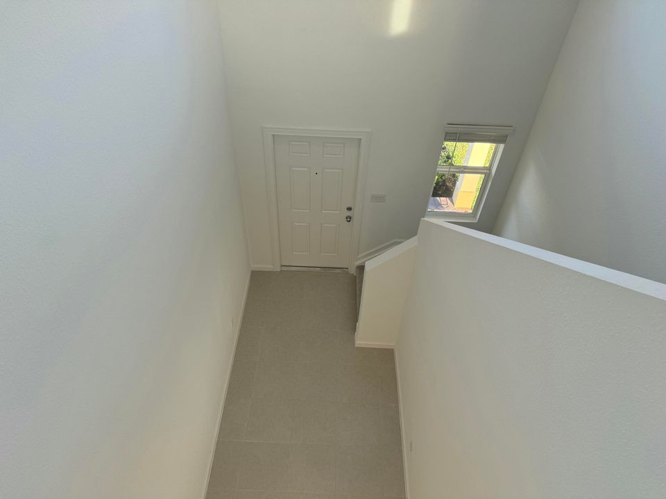 For Rent: $2,750 (5 beds, 2 baths, 2326 Square Feet)